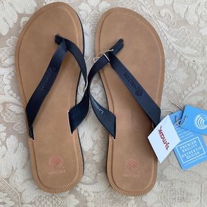 High Tide flip flops size 9